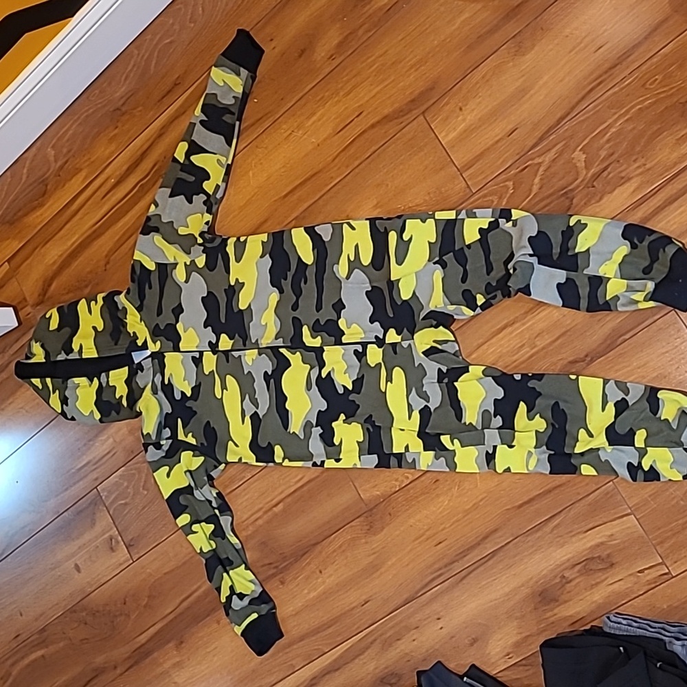 Fleece Camo Onsie PJ Size 5/6